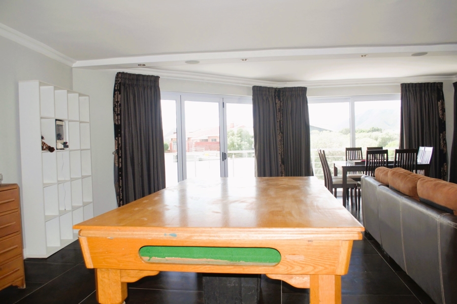 6 Bedroom Property for Sale in Perlemoenbaai Western Cape
